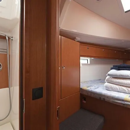 보트호텔 Bavaria 46 Cruiser 만갈리아
