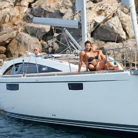船上ホテル Bavaria 46 Cruiser マンガリア
