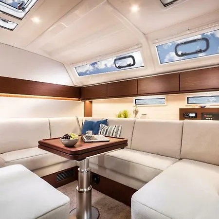船上ホテル Bavaria 46 Cruiser マンガリア